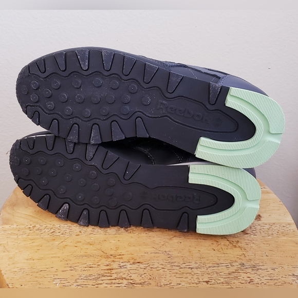 Reebok Womans Classic Suede & Leather Dark Grey Athletic Sneakers - Picture 5 of 6